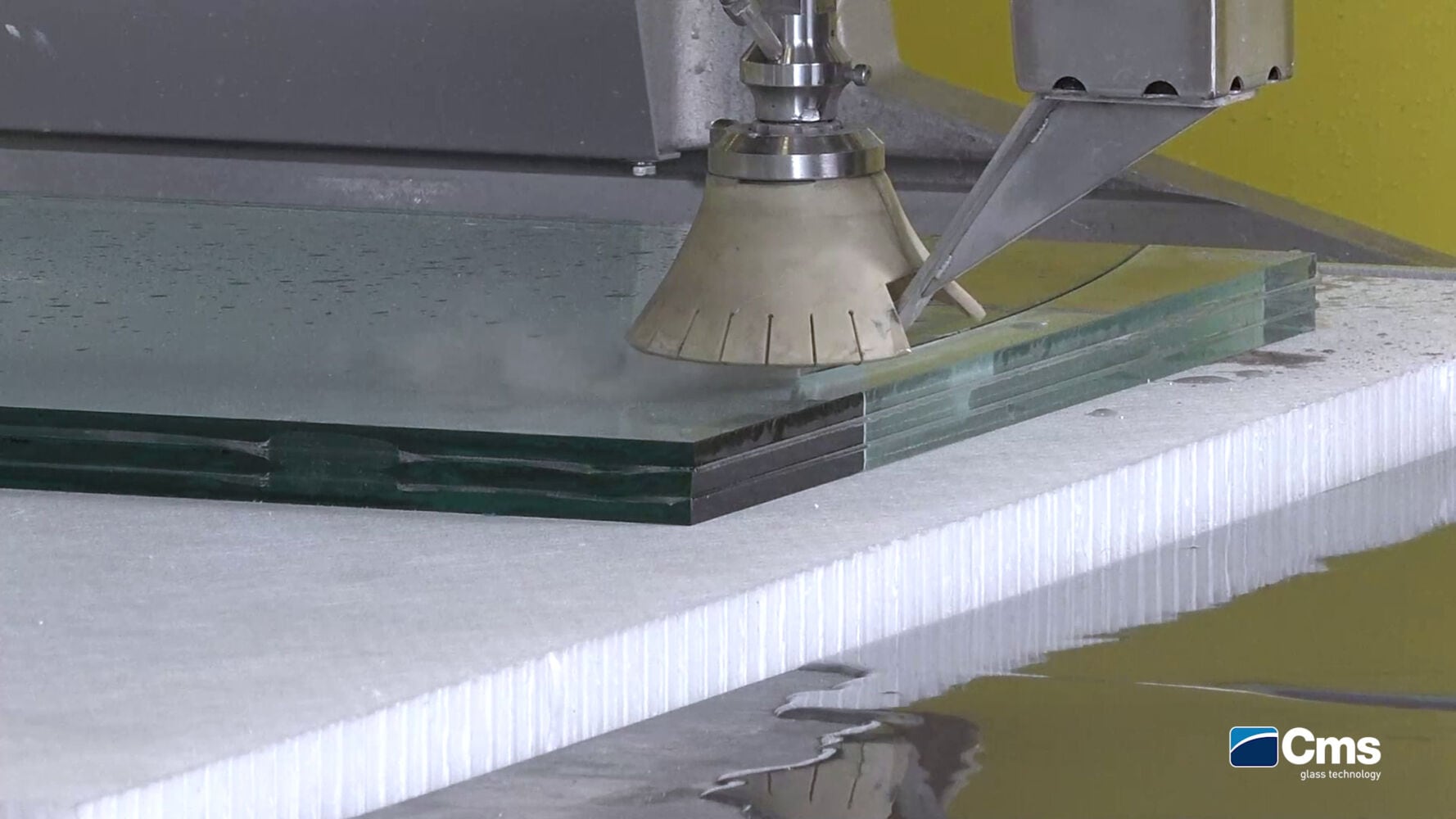 CMS smartline: la découpe jet d’eau pour le verre feuilleté et sécurit 