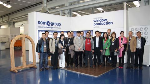 CHINESE CUSTOMERS VISITING