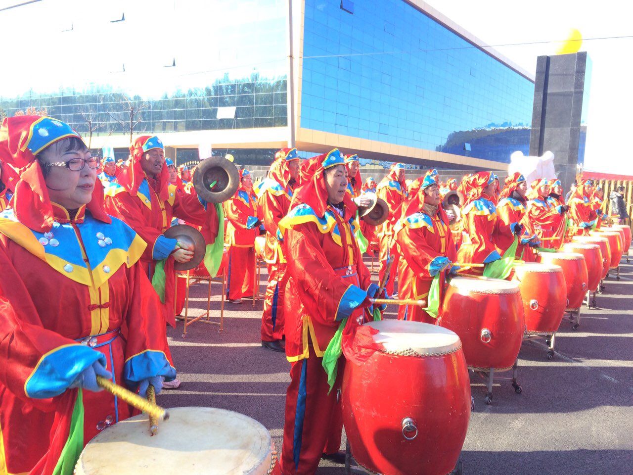 Extraordinary Opening Ceremony for the new Chinese Lioaoning Zhong Yi factory