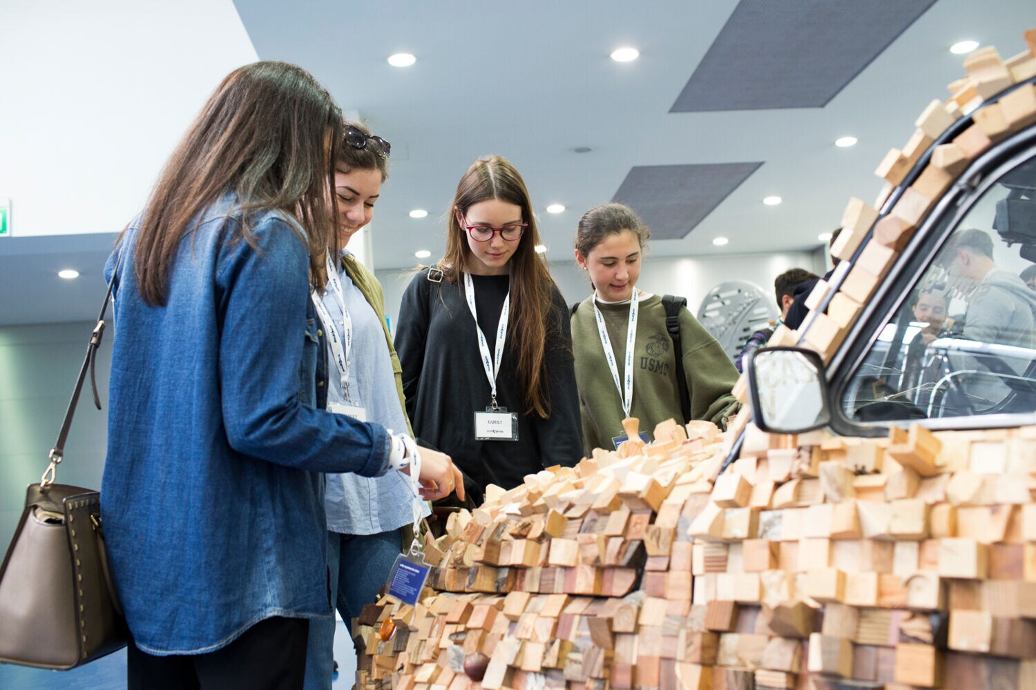 Gli studenti della Fondazione Karis in visita