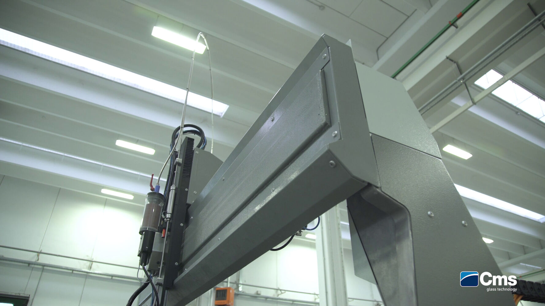 CMS smartline: the ideal waterjet machine for processing laminated safety glass