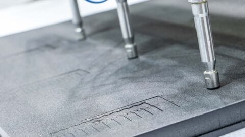 Los 5 motivos por los que deberías cortar materiales plásticos con tecnología waterjet.