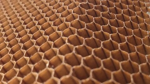 Découpe de fibres composites ou structure en nid d'abeille ? CMS dispose de la technologie qu'il vous faut ! 