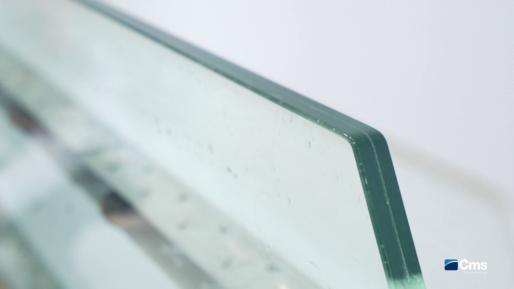 Die CMS-Lösungen für die Bearbeitung von Glas für die Innenarchitektur! 