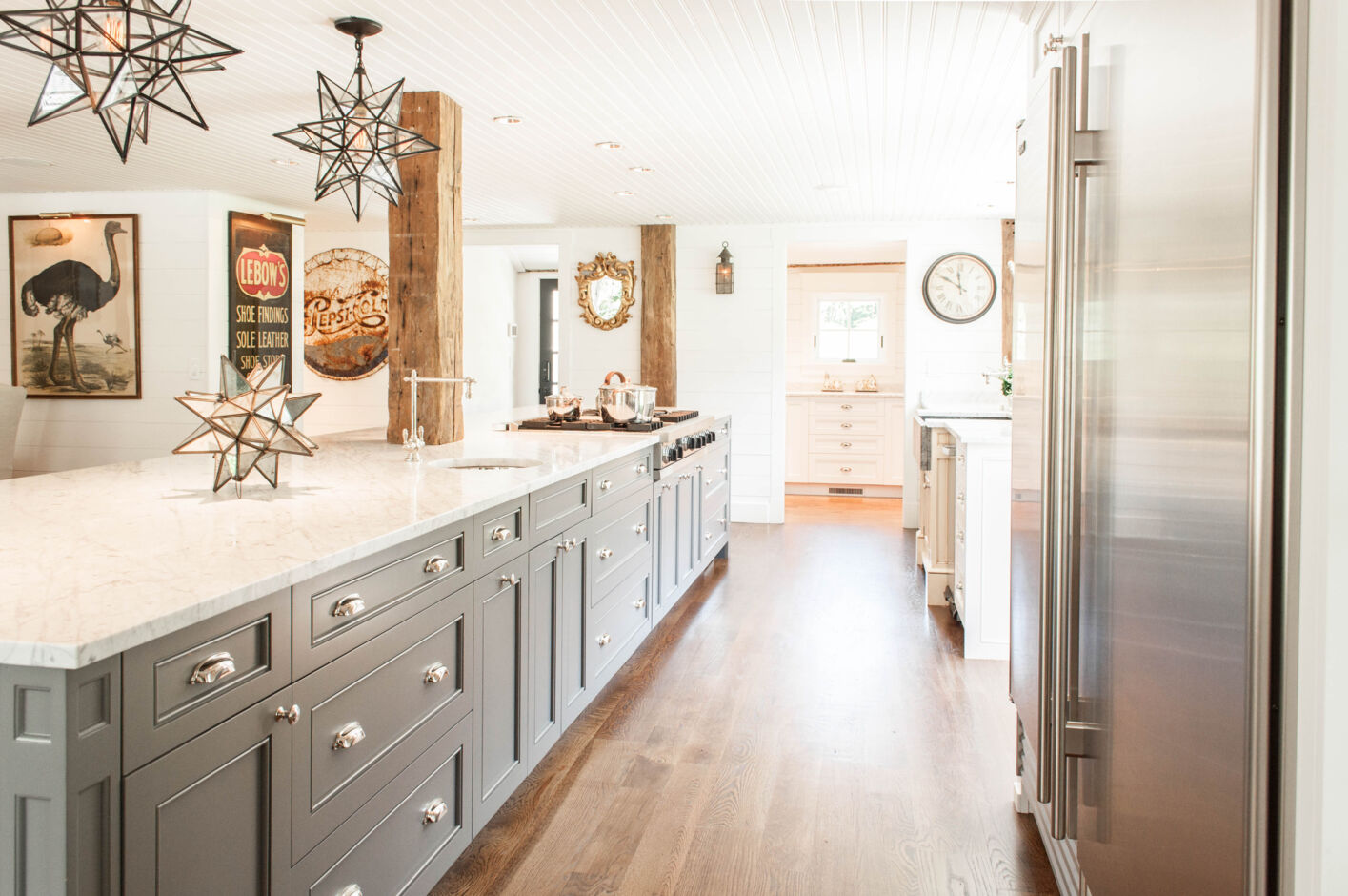 With Decore-ative Specialties, high quality extends coast to coast