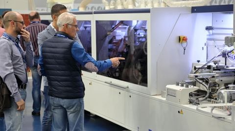 Des visiteurs du monde entier à l'occasion des journées portes ouvertes de SCM sur le thème du perçage 