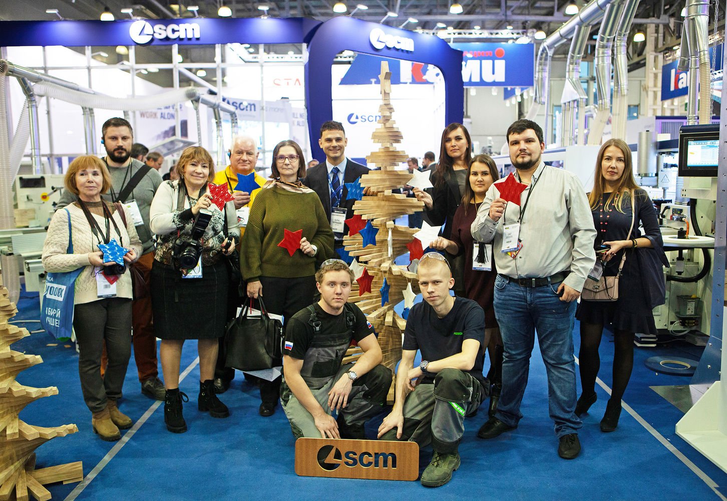 Woodex, день 2: команда SCM Россия приветствует журналистов и посетителей выставки и представляет свои уникальные решения в Технологиях отделки поверхностей.