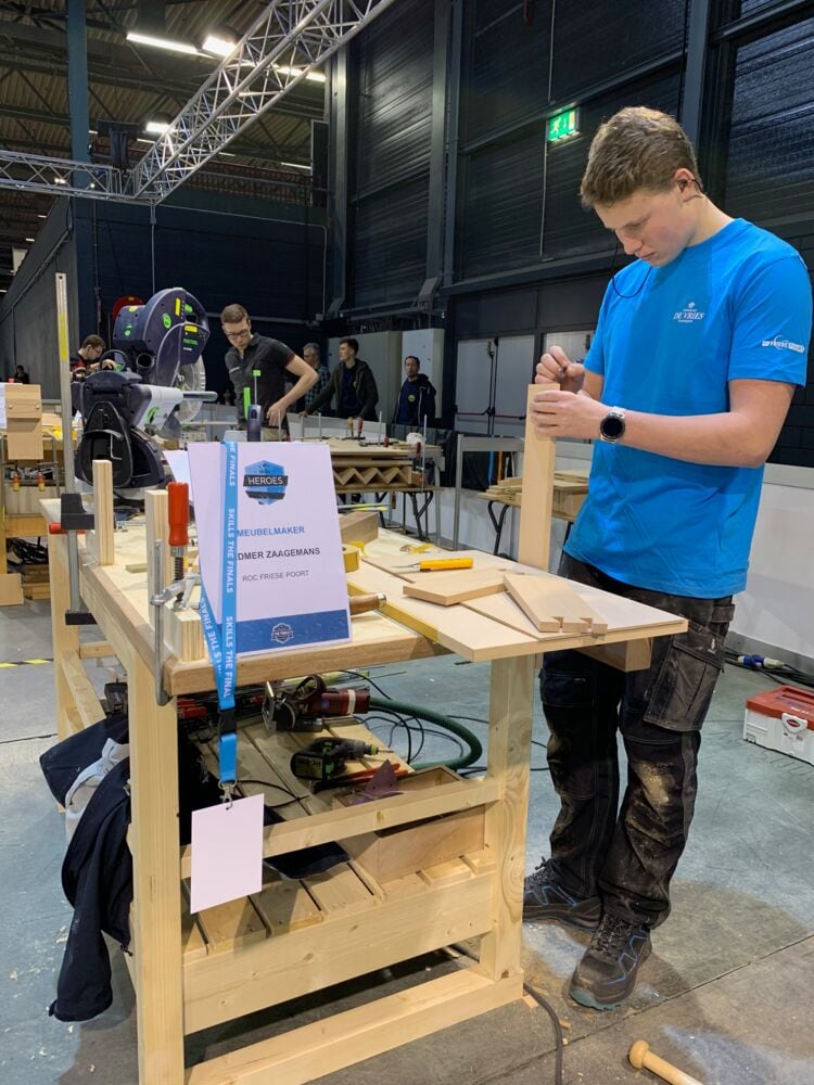 De finalisten van de WorldSkills in Nederland dagen elkaar uit met “Maestro” rake klappen